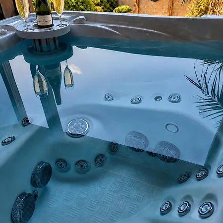 3 Waters - Private With Jacuzzi, Sauna & Hammam וילה